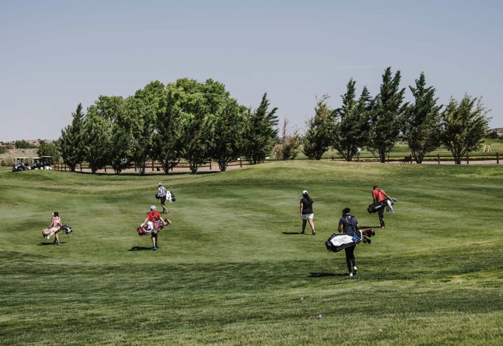 Can You Share Clubs on a Golf Course?