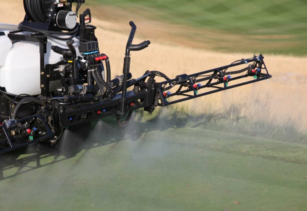 do golf courses need fertilizer