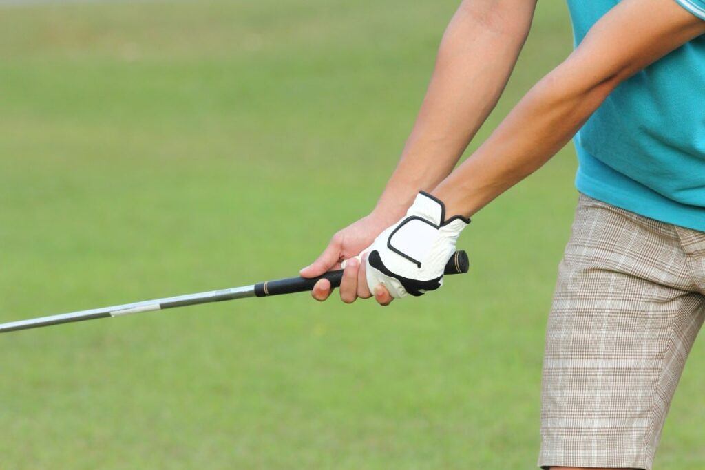 What is an Interlocking Golf Grip