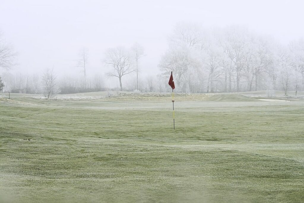 are golf courses open in the winter