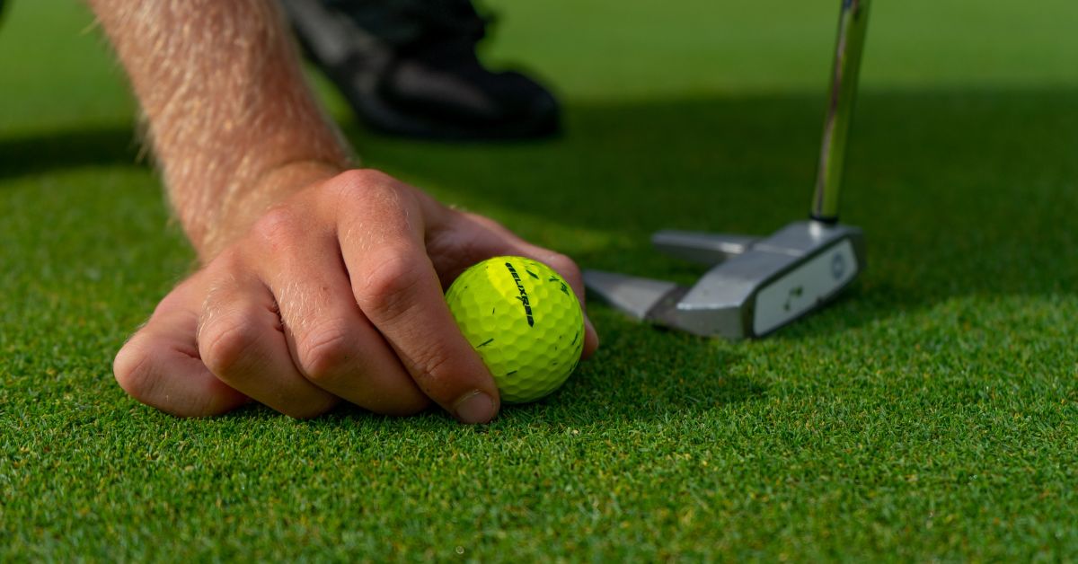 can you putt with a different ball