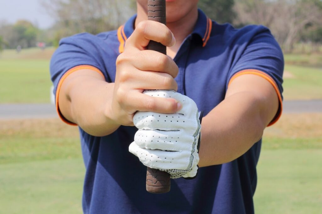 overlapping golf grip