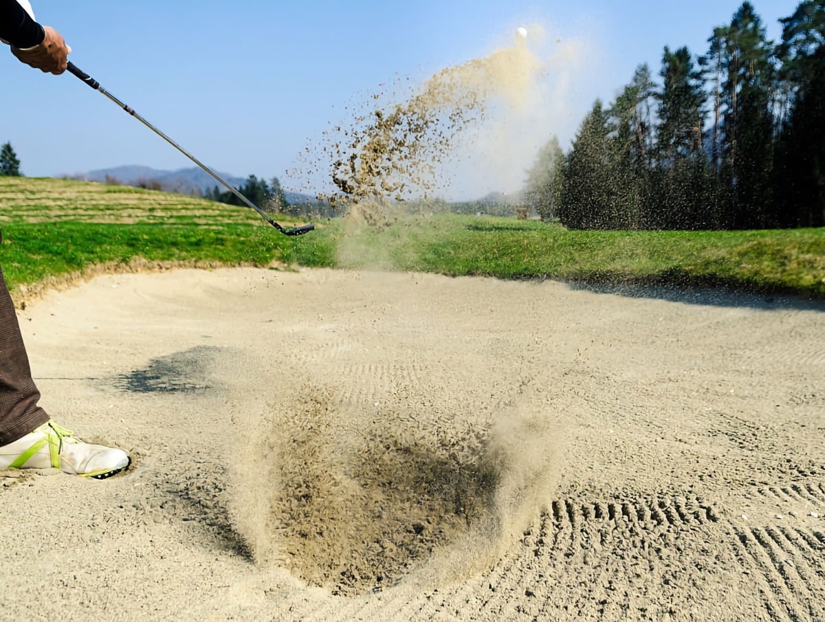 S Grind vs W Grind Wedges (What's the Difference?)