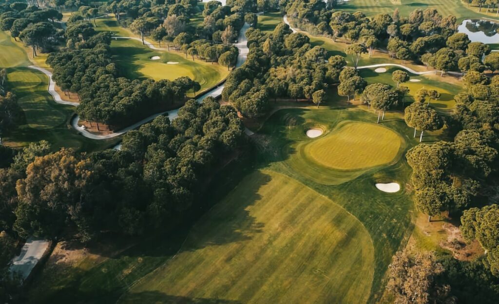 how much land needed for a golf course