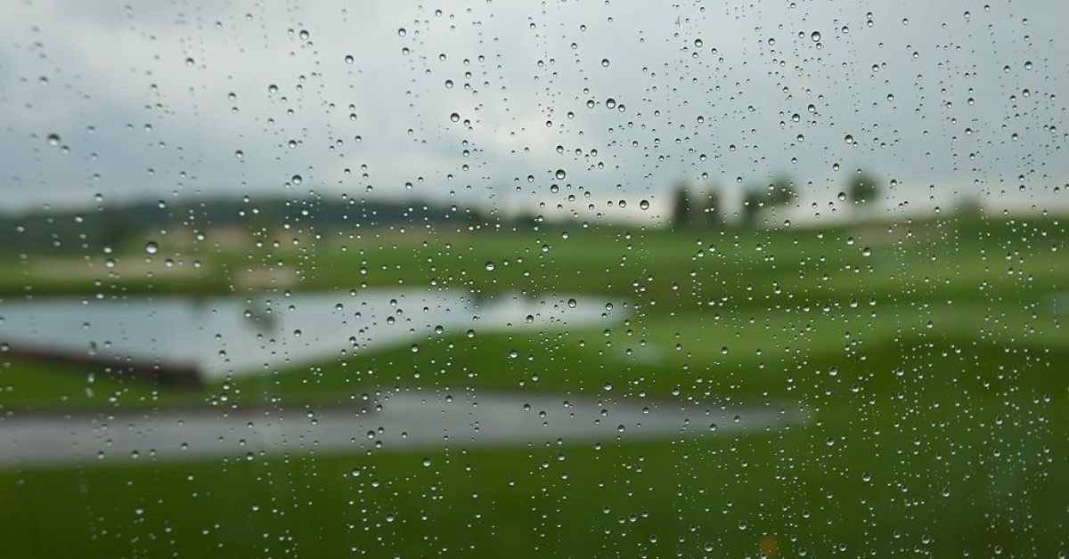 do golf courses close for rain