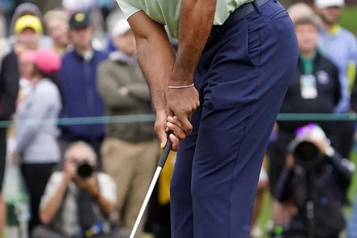 Reverse Overlap Putting Grip (Explained)